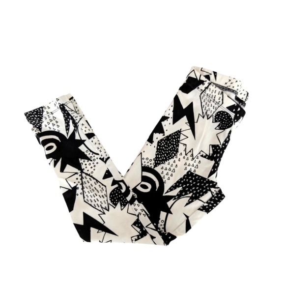 NWOT Cat & Jack Cotton Girls Leggings WHITE & BLACK Pattern Size S 6x - Picture 3 of 4